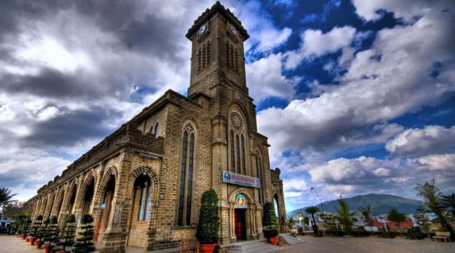 nha-tho-da-sapa-du-lich-viet(2)